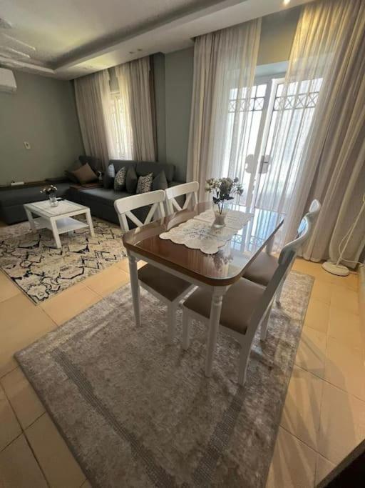 - 1 Bedroom Beauty Apartment *