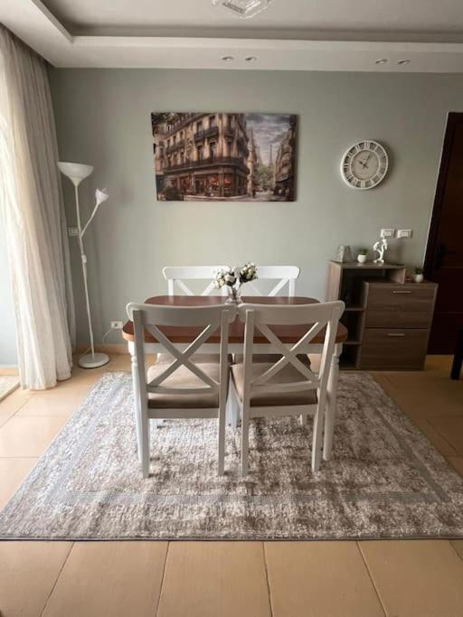 - 1 Bedroom Beauty Apartment *